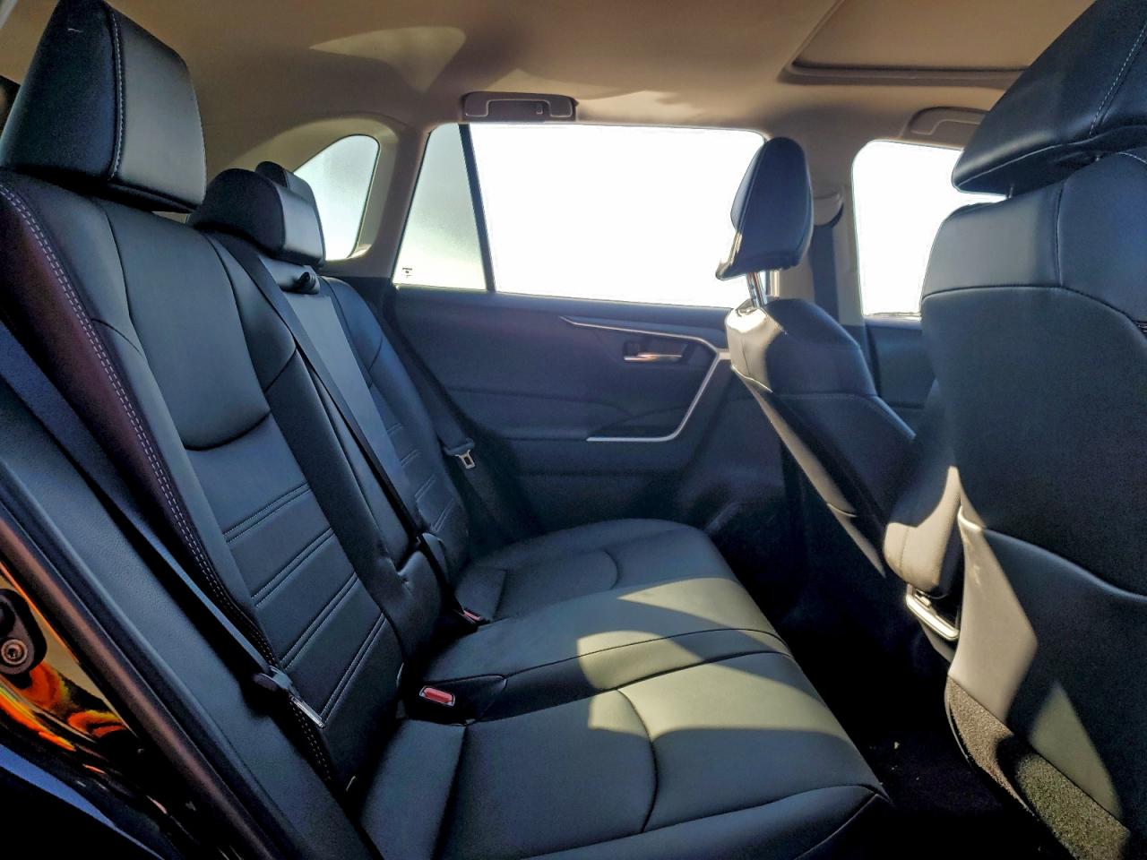 Toyota RAV4 Xle Premium Image 6