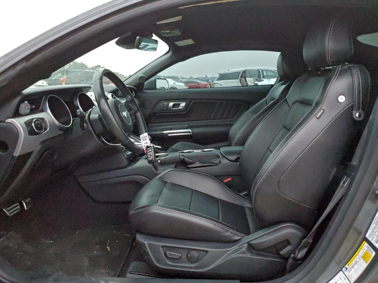 Ford Mustang Image 11