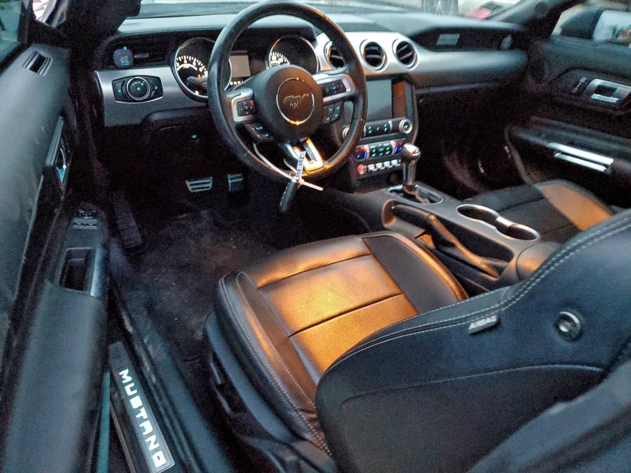 Ford Mustang Image 5