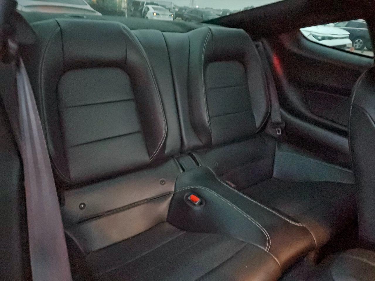 Ford Mustang Image 3