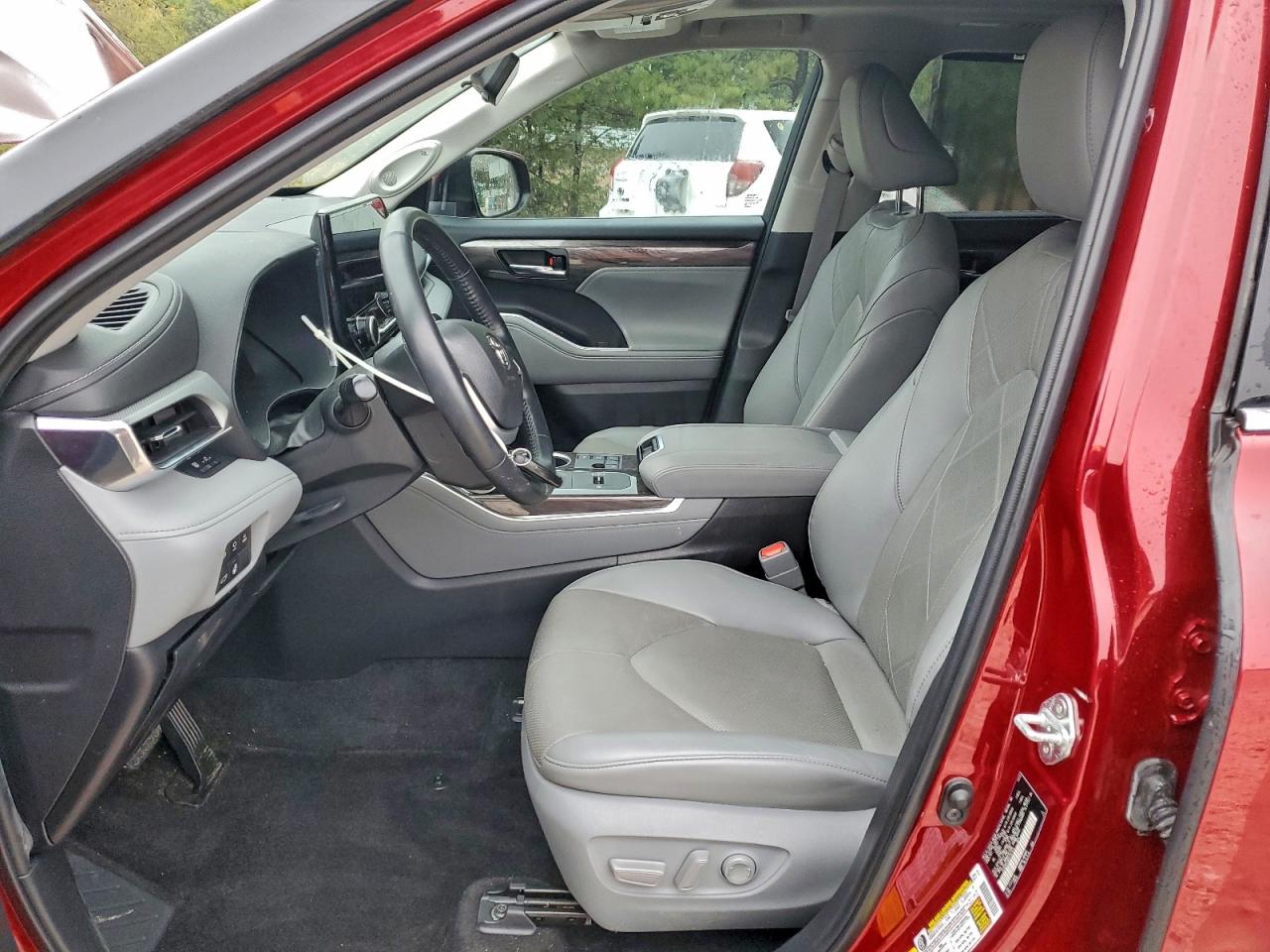 Toyota Highlander Hybrid Limited Image 3