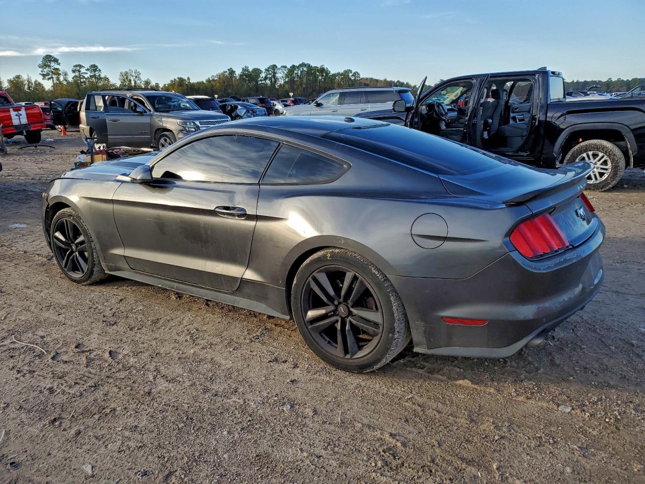 Ford Mustang Image 2