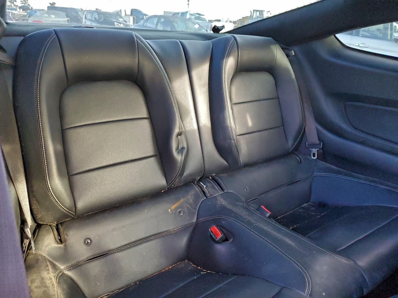 Ford Mustang Image 12