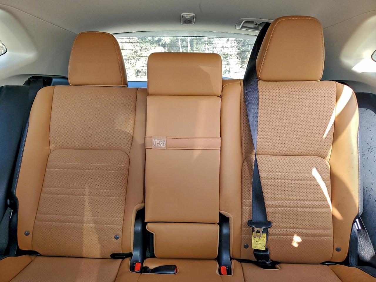 Lexus NX 300 Base Image 7