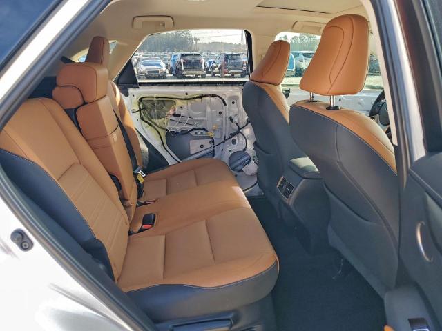 Lexus NX 300 Base Image 13