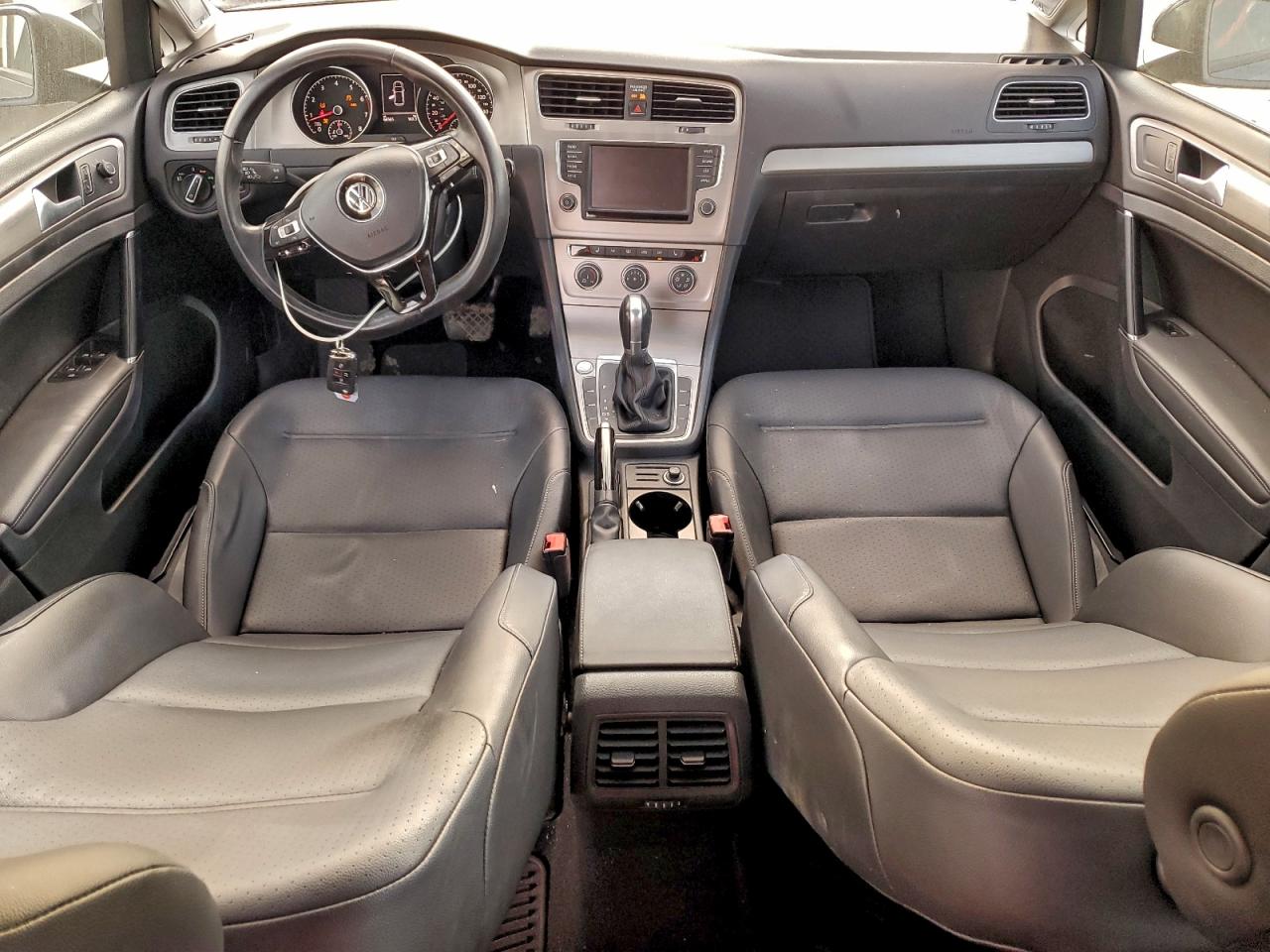 Volkswagen Golf S Image 10