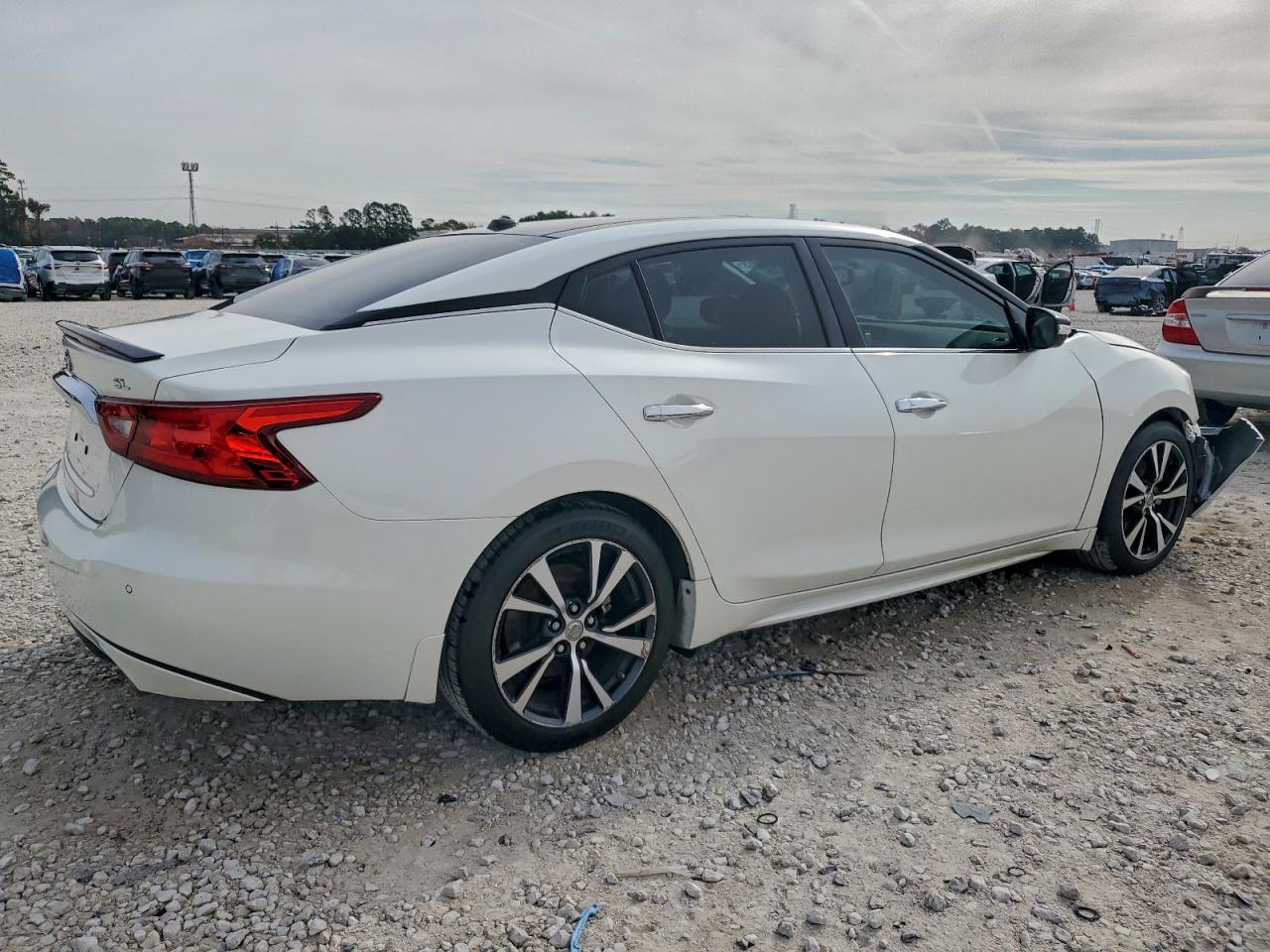 Nissan Maxima 3.5s Image 2