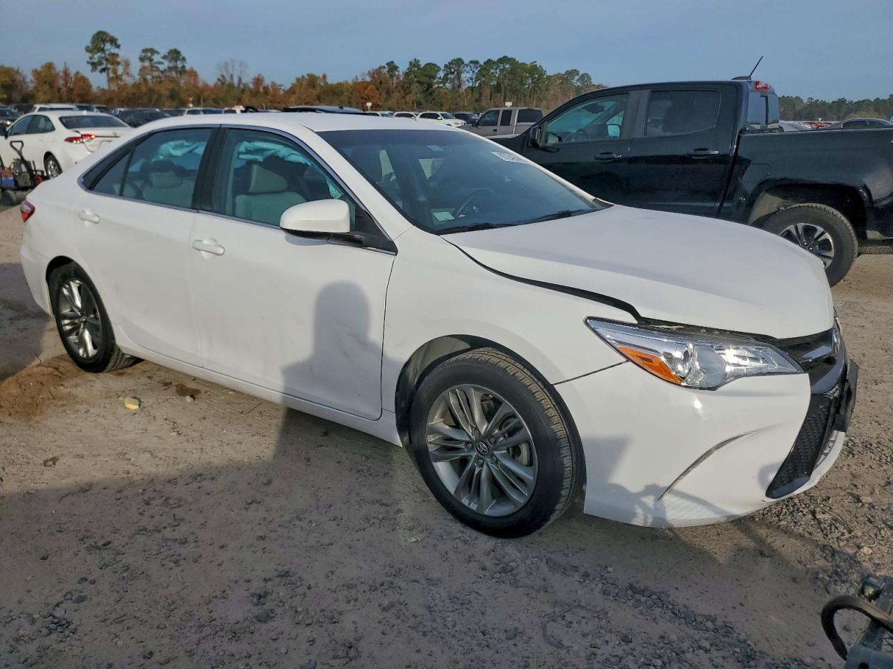 Toyota Camry Le Image 12