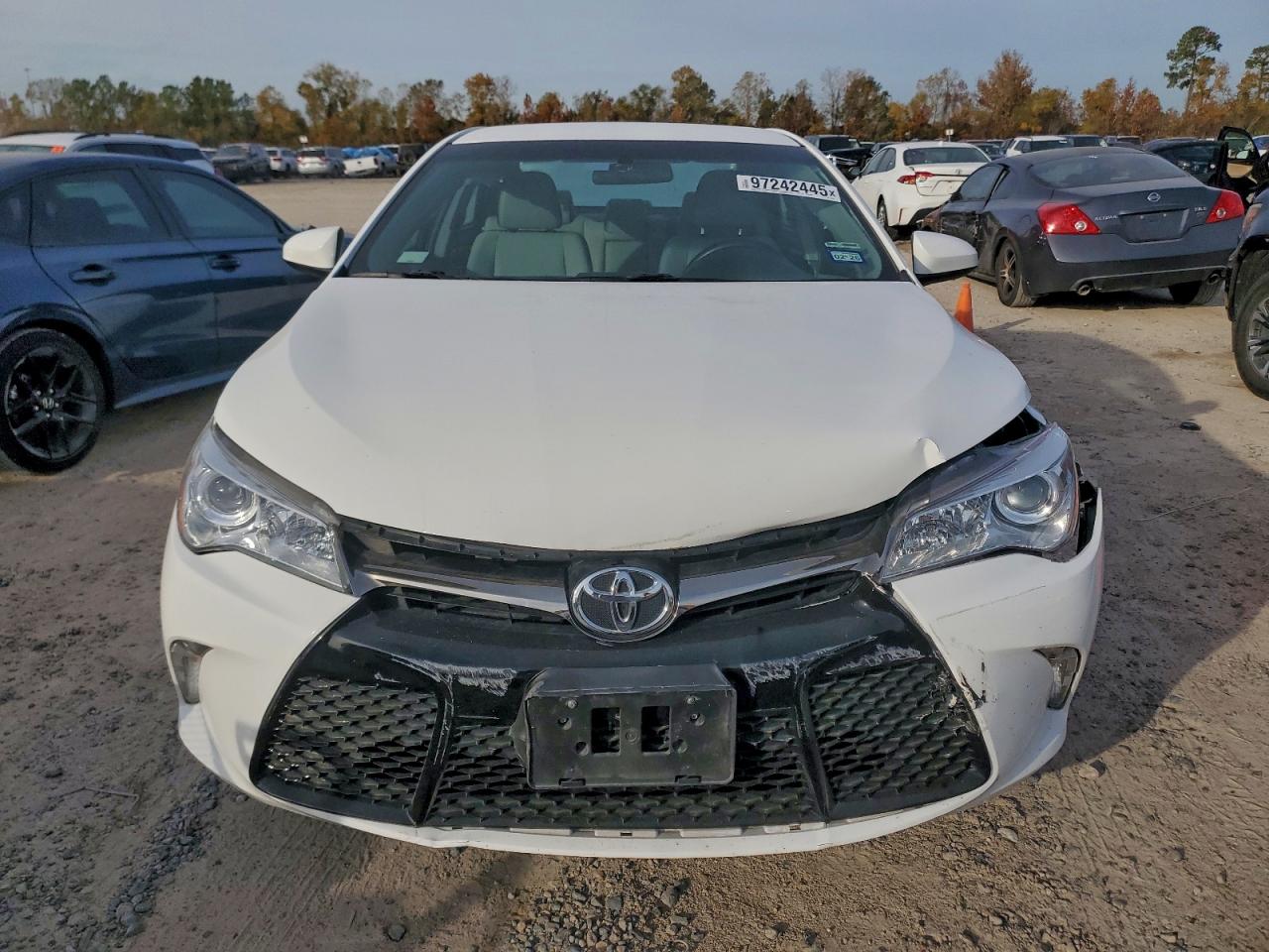 Toyota Camry Le Image 5