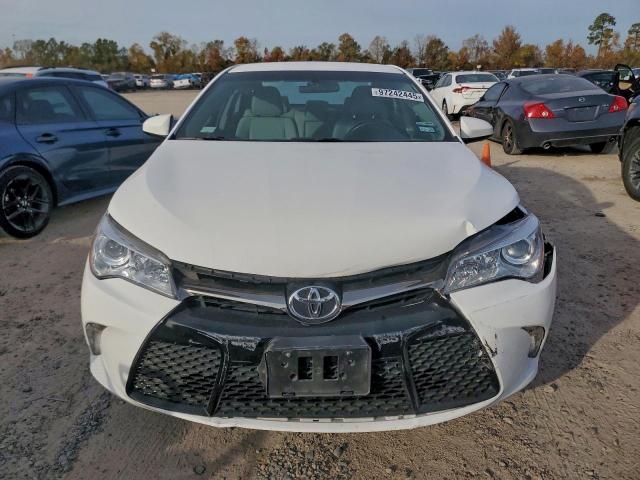 Toyota Camry Le Image 5
