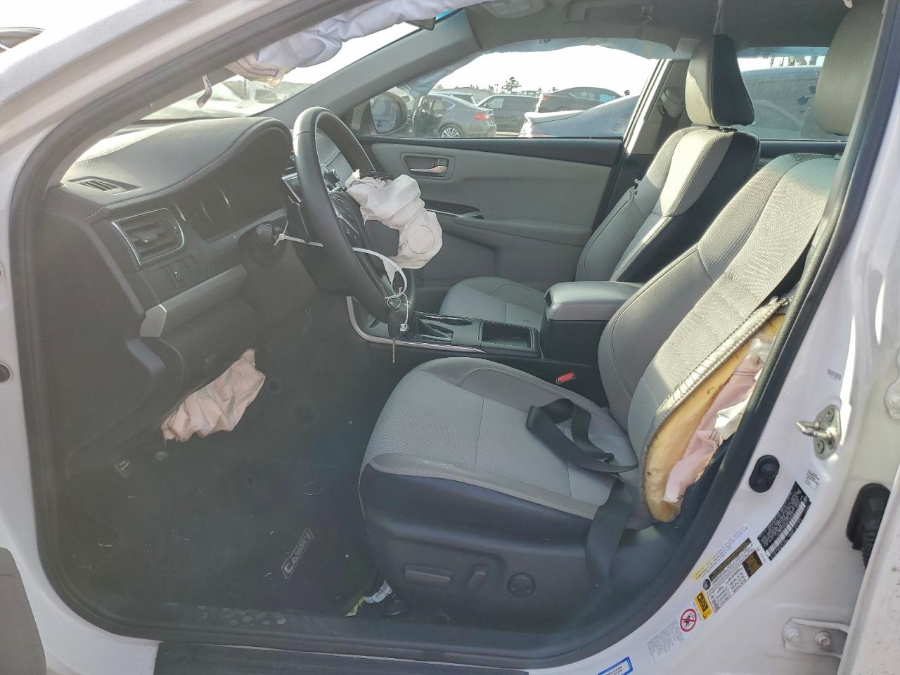 Toyota Camry Le Image 4