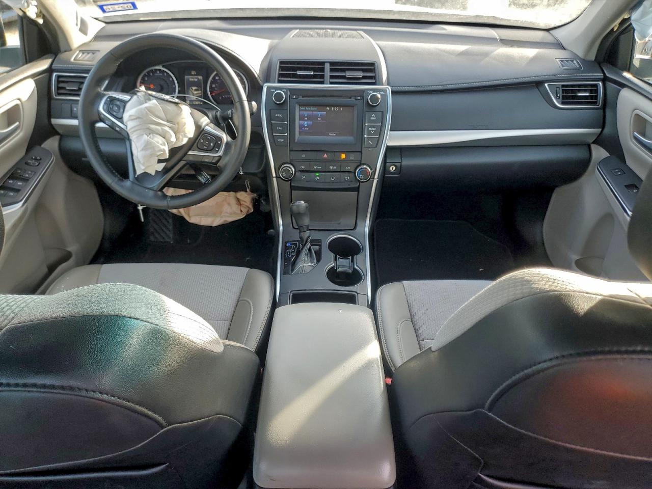 Toyota Camry Le Image 6