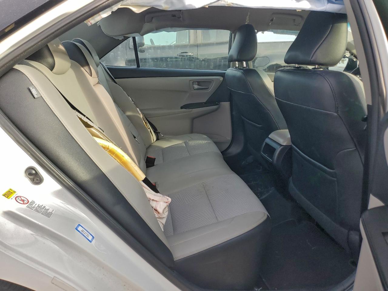 Toyota Camry Le Image 8