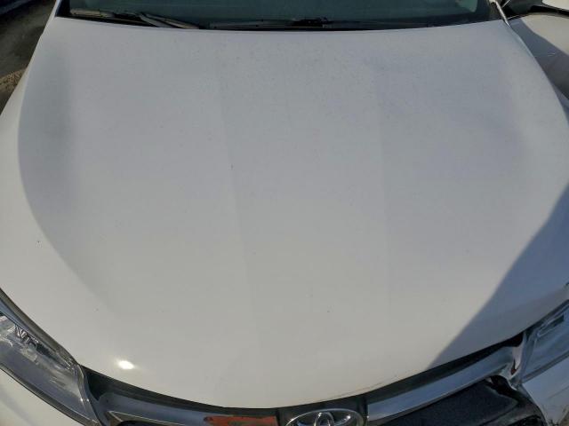 Toyota Camry Le Image 10