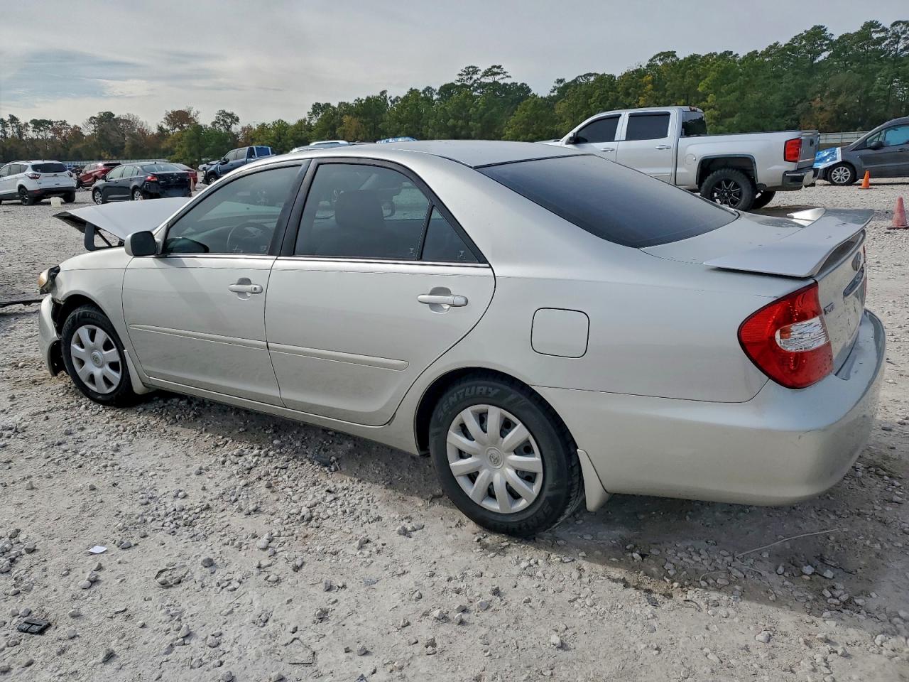 Toyota Camry Le Image 6