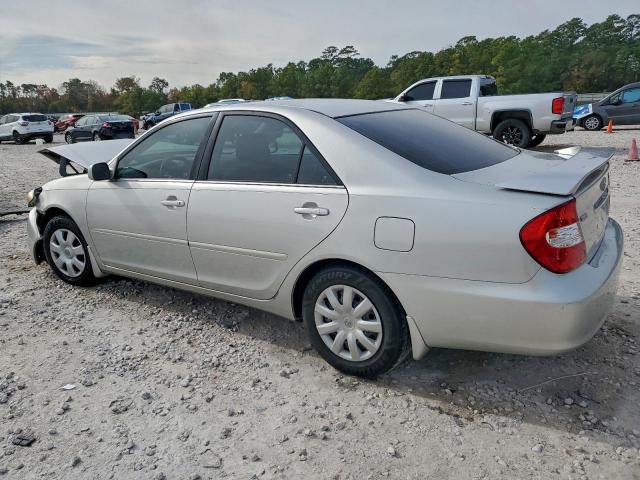 Toyota Camry Le Image 6