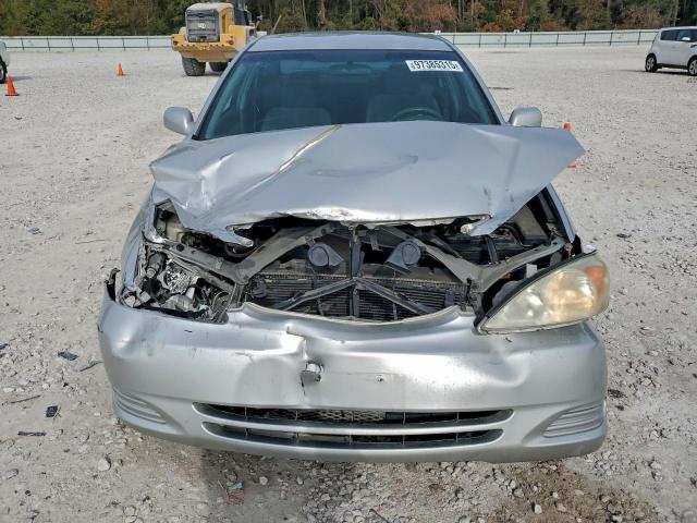 Toyota Camry Le Image 8