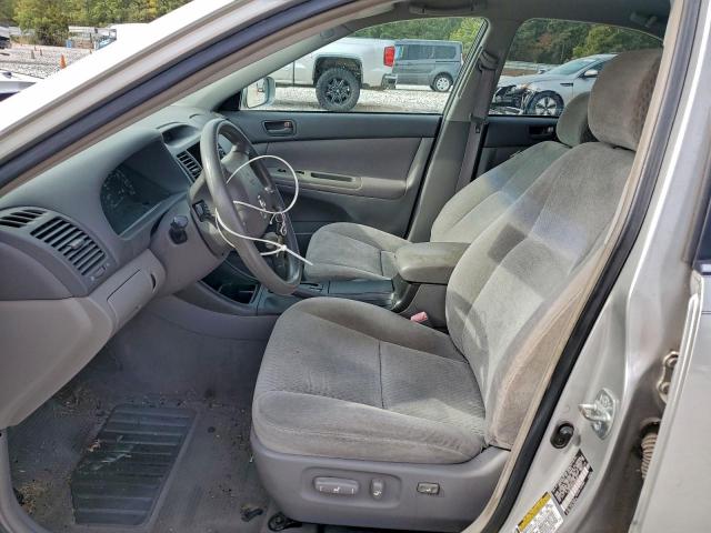 Toyota Camry Le Image 11