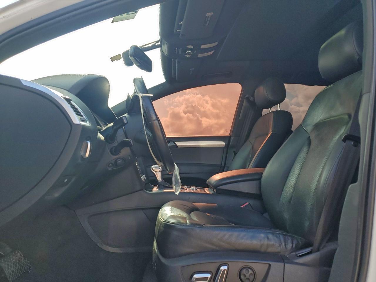 Audi Q7 Prestige Image 12