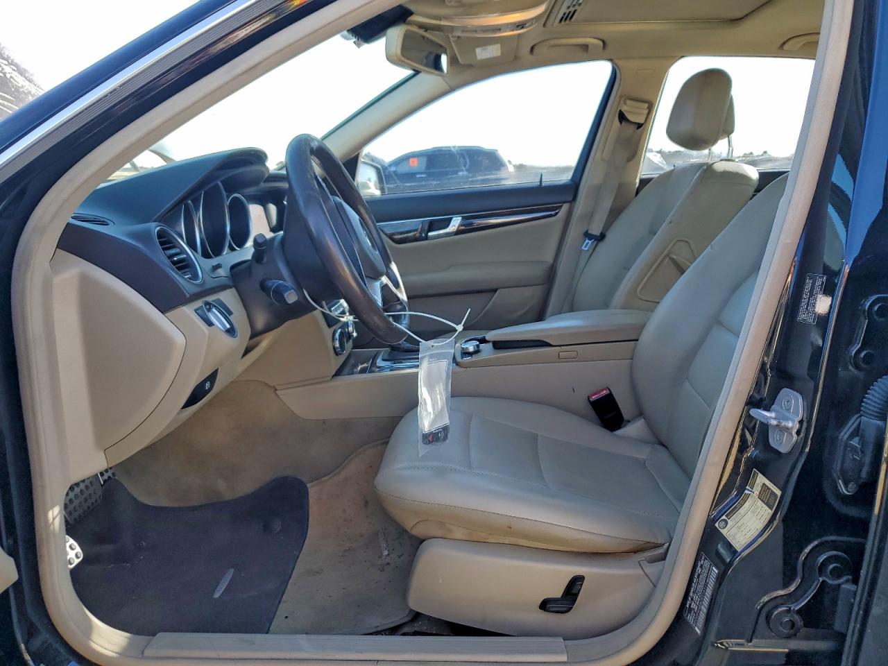 Mercedes-Benz C-Class 250 Image 10