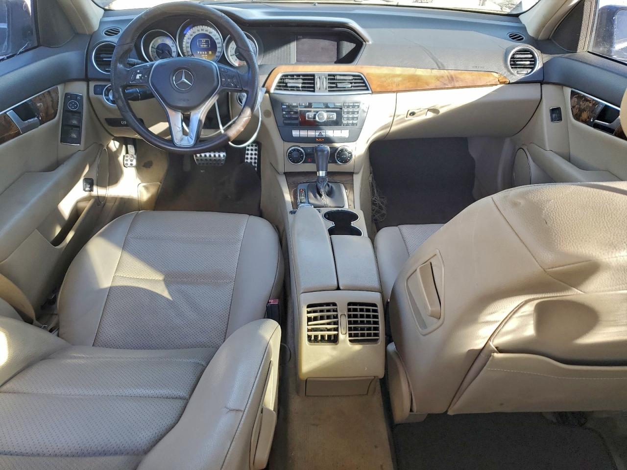 Mercedes-Benz C-Class 250 Image 13