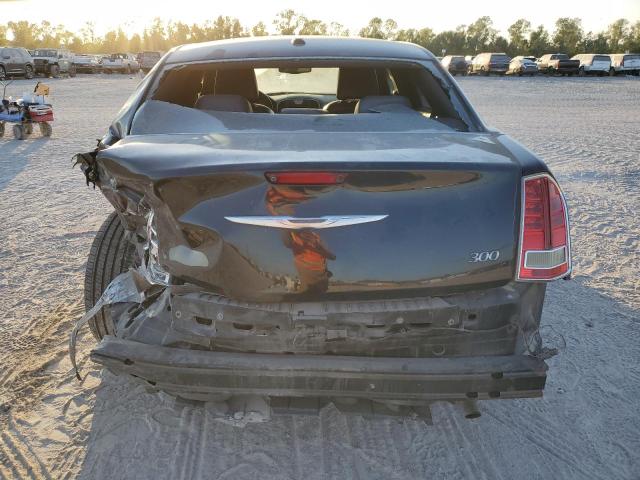 Chrysler 300 Limited Image 3