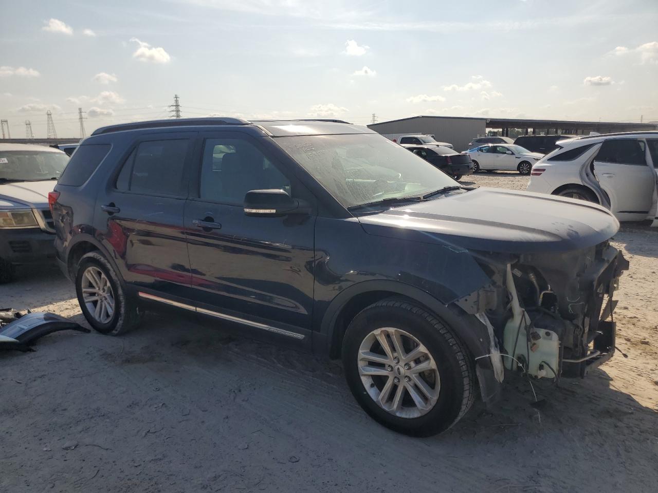 Ford Explorer Xlt Image 4