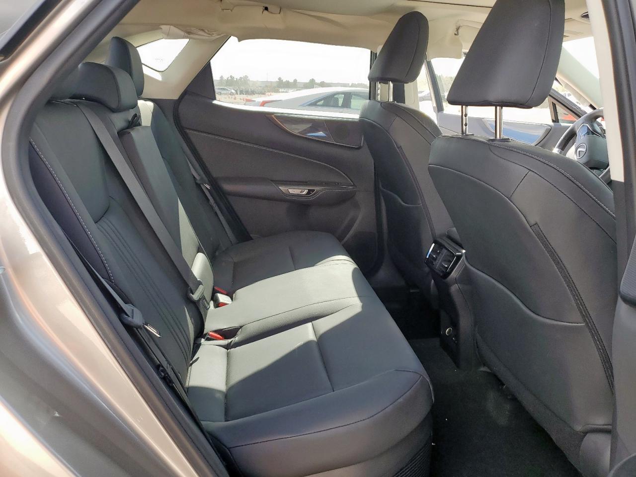 Lexus NX 350h Image 4