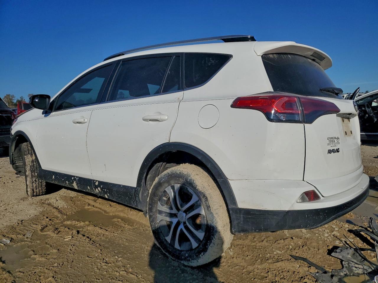 Toyota RAV4 Le Image 5