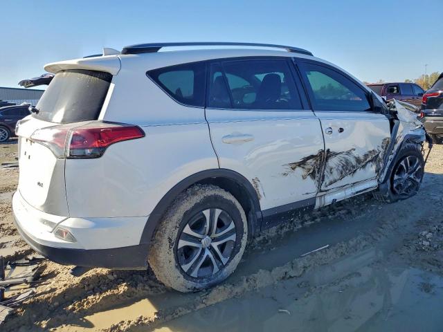 Toyota RAV4 Le Image 4