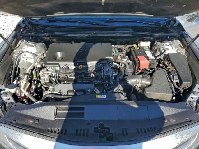 Toyota Camry L Image 10