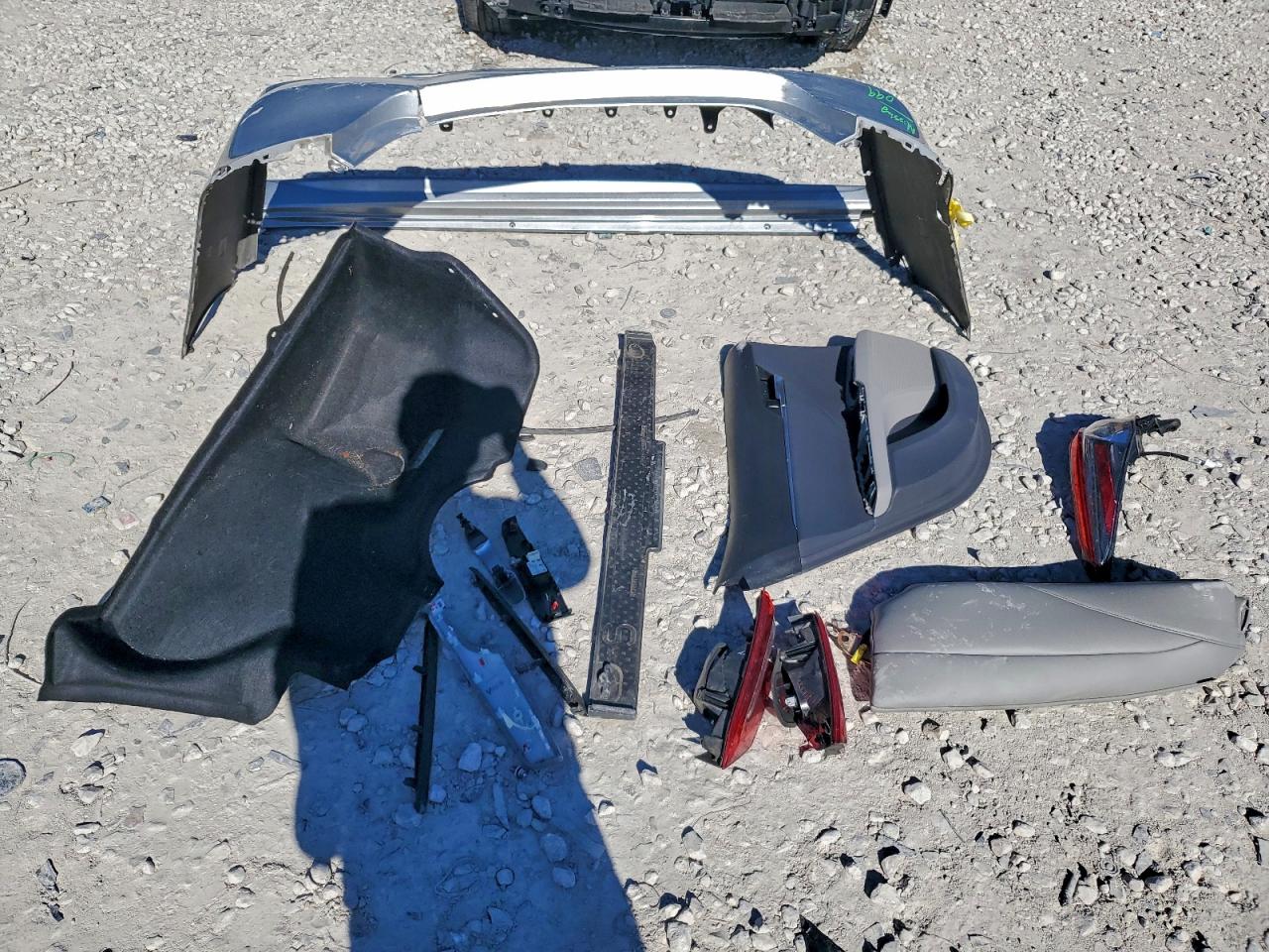 Toyota Camry L Image 5