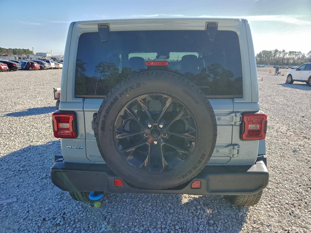 Jeep Wrangler Sahara 4xe Image 12