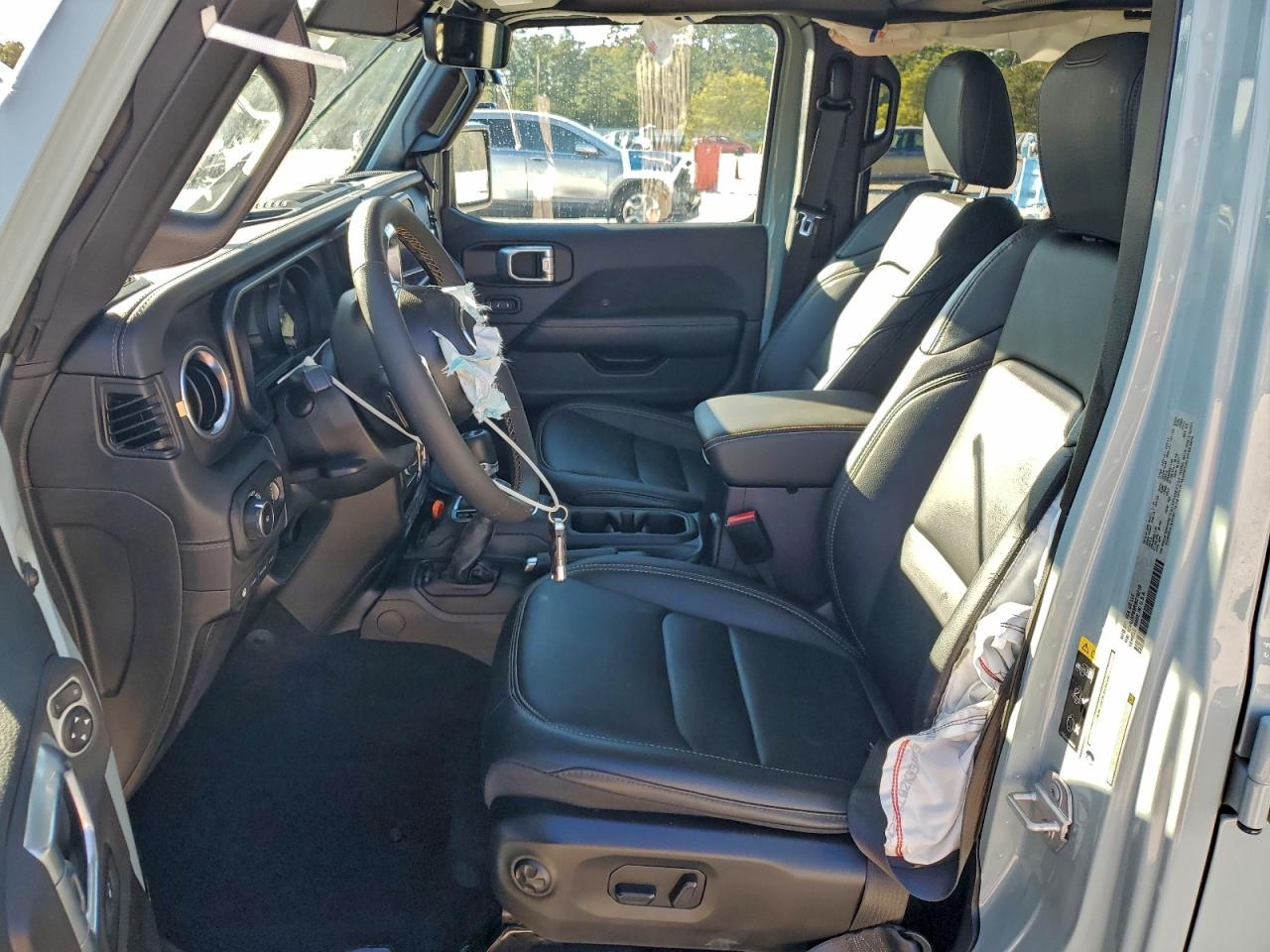 Jeep Wrangler Sahara 4xe Image 6