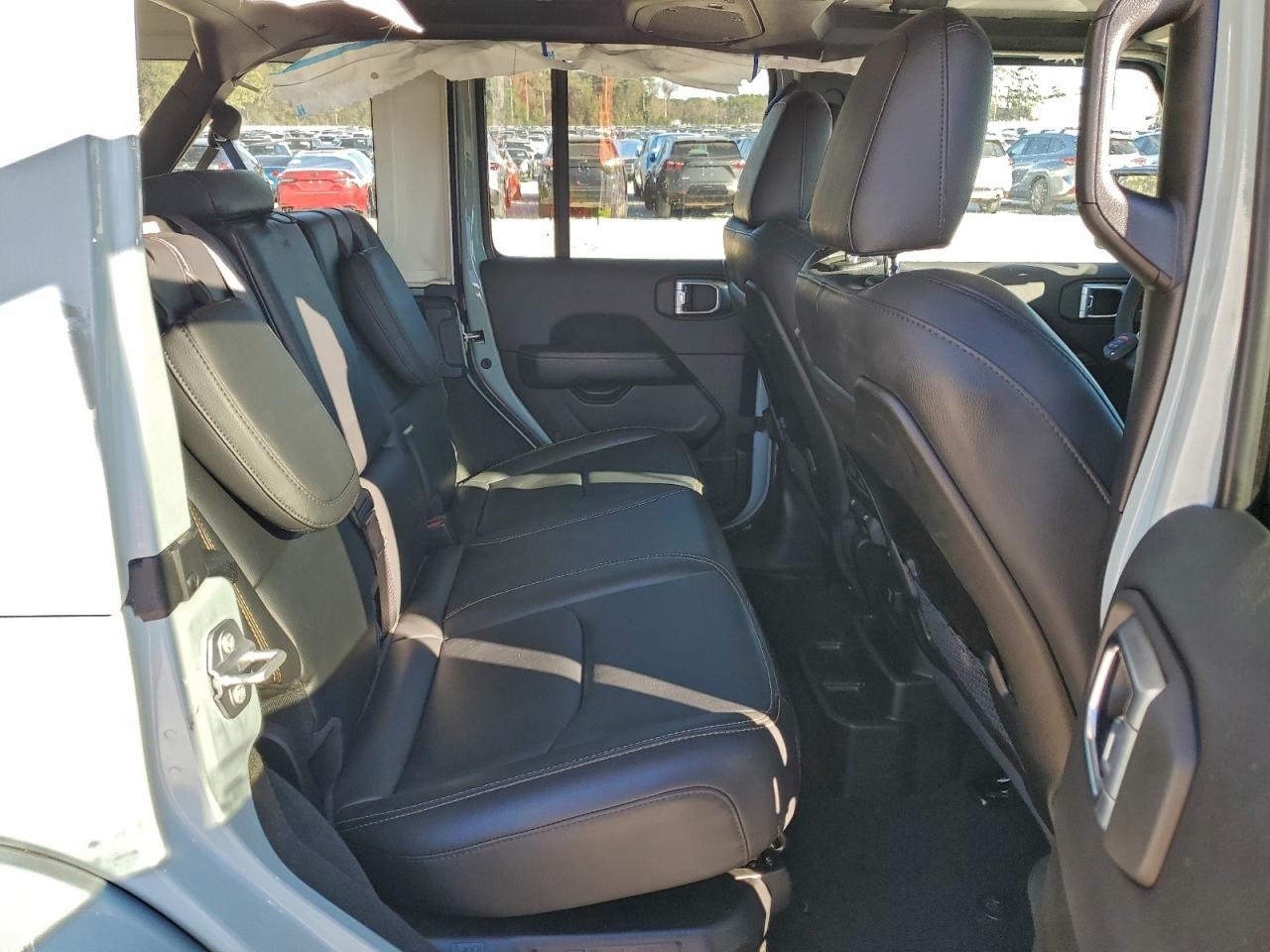 Jeep Wrangler Sahara 4xe Image 11