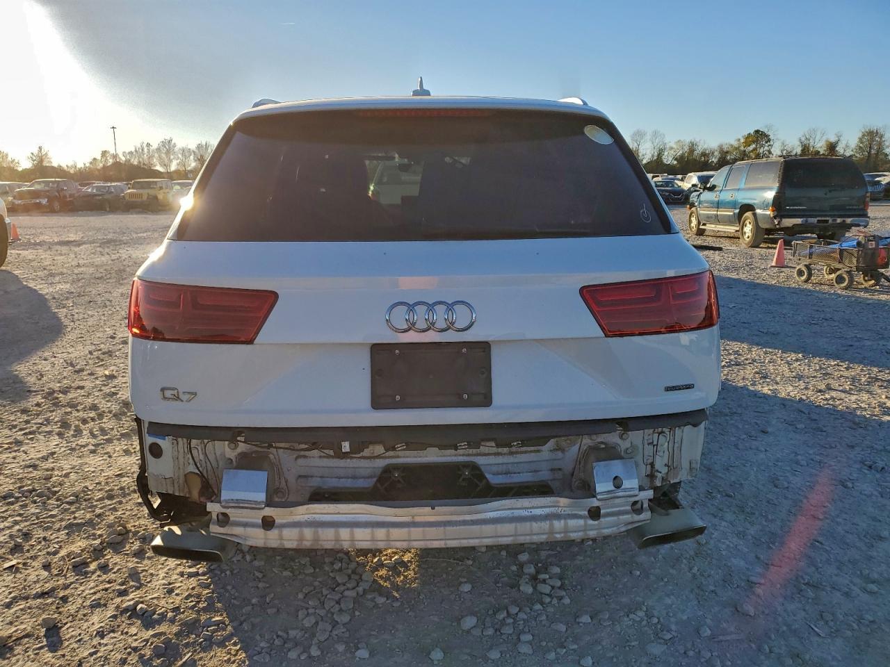 Audi Q7 Premium Plus Image 2