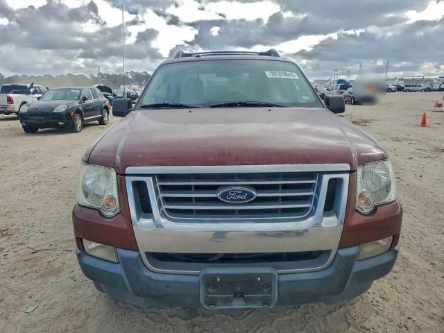Ford Explorer Xlt Image 11