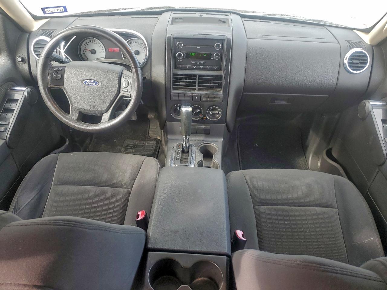 Ford Explorer Xlt Image 4