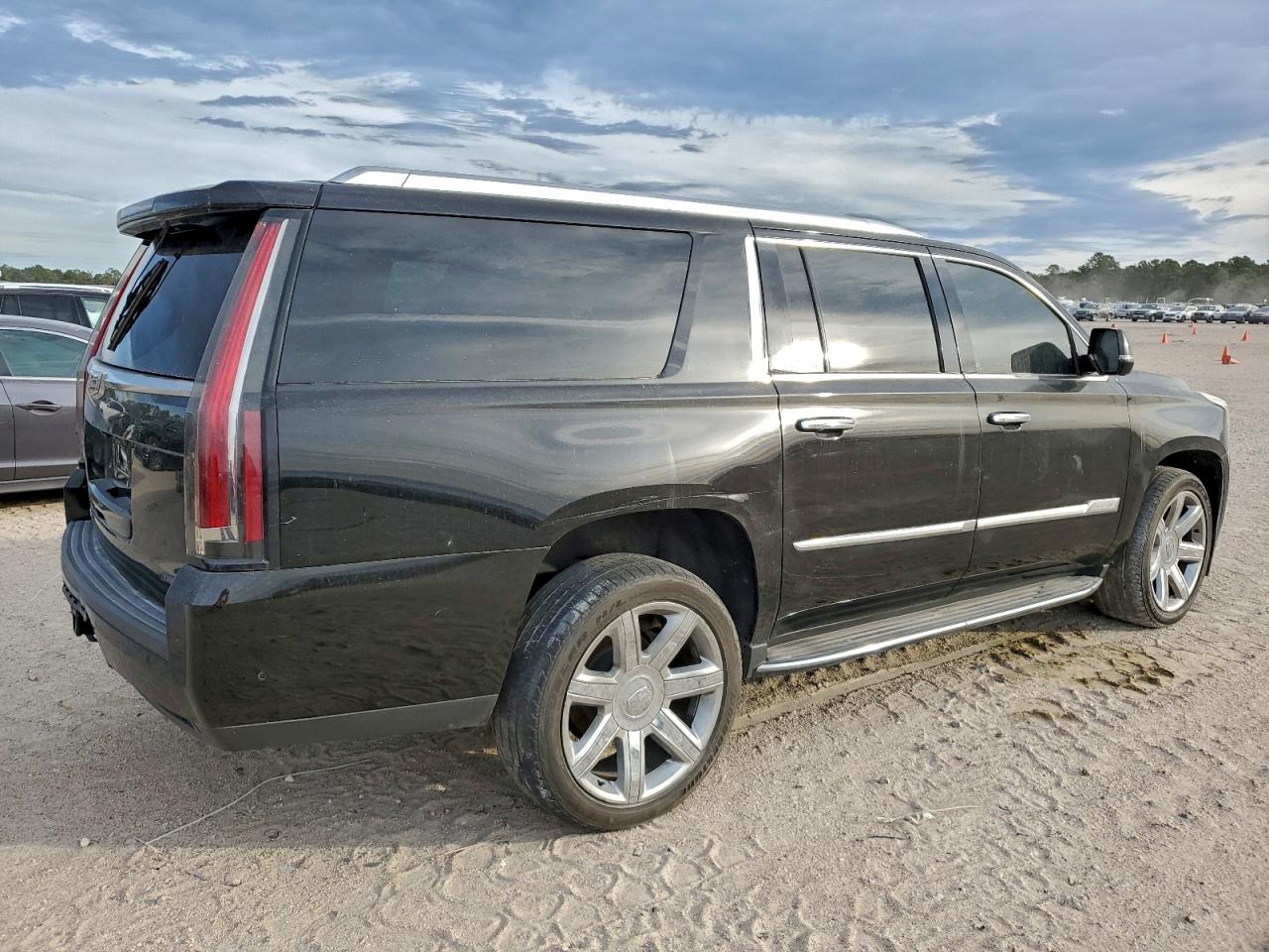 Cadillac Escalade Esv Premium Luxury Image 10