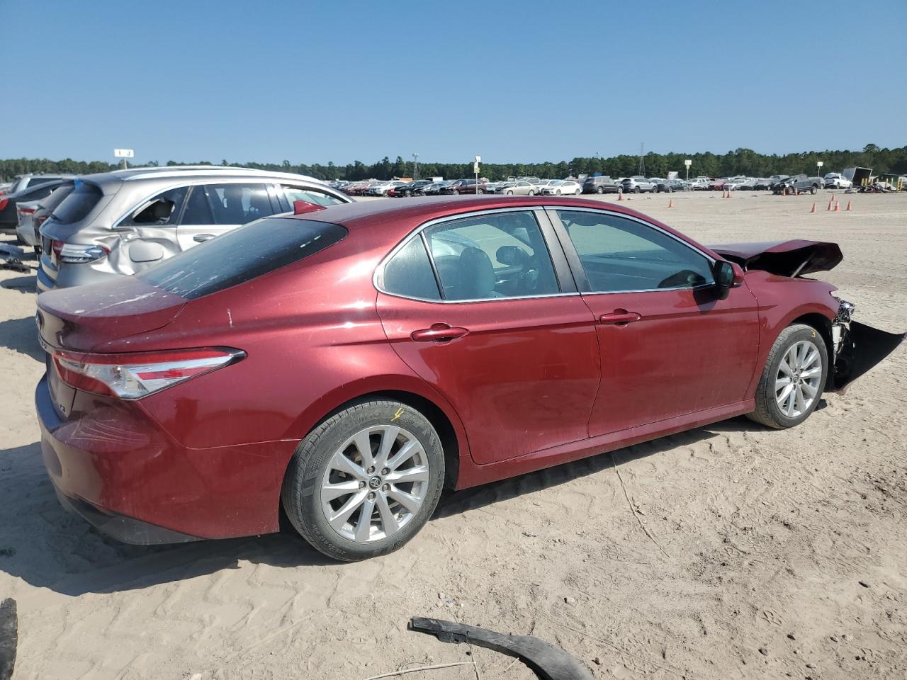 Toyota Camry L Image 6