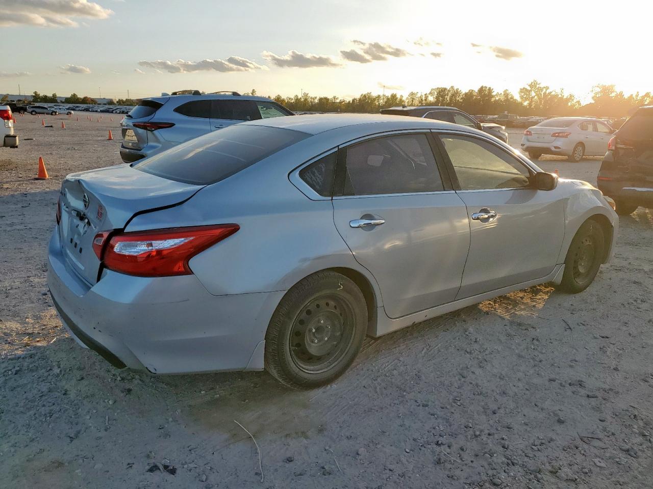 Nissan Altima 2.5 Image 2