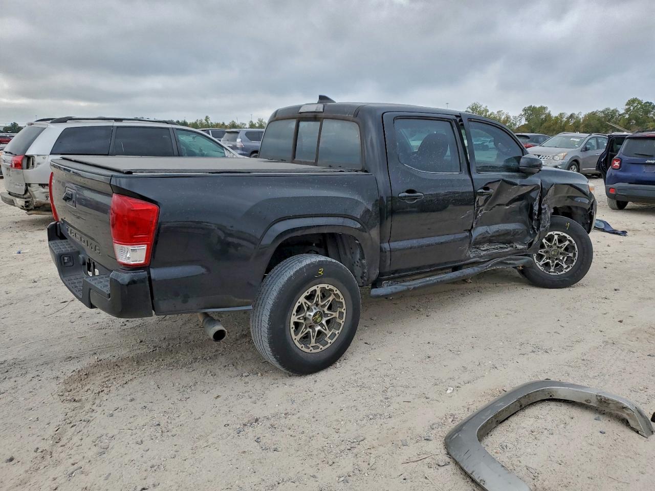 Toyota Tacoma Double Cab Image 2