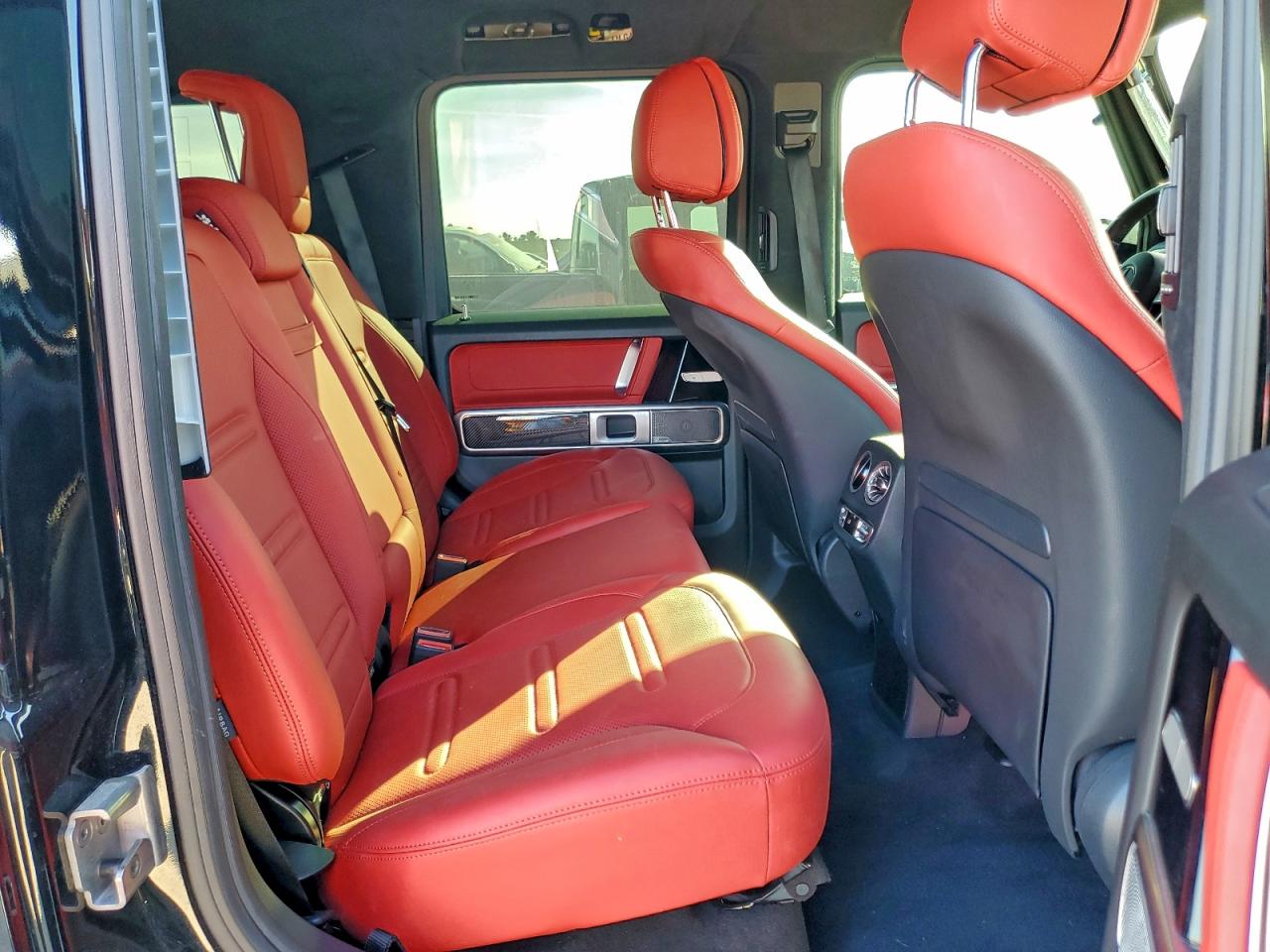 Mercedes-Benz G-Class 550 Image 12