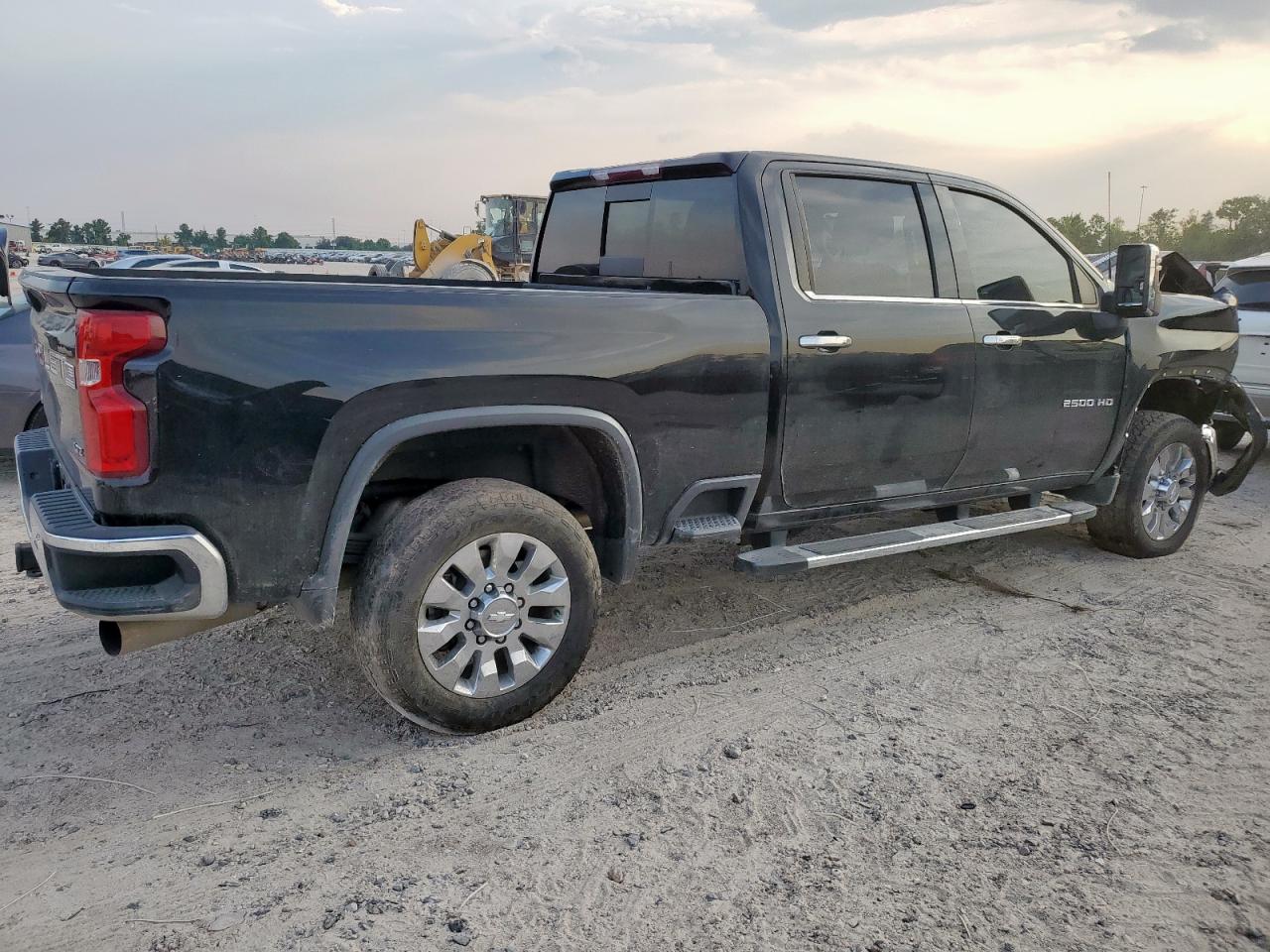 Chevrolet Silverado K2500 Heavy Duty Ltz Image 9
