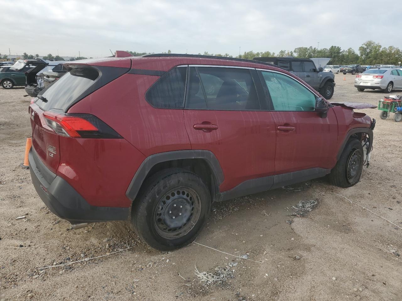 Toyota RAV4 Le Image 2