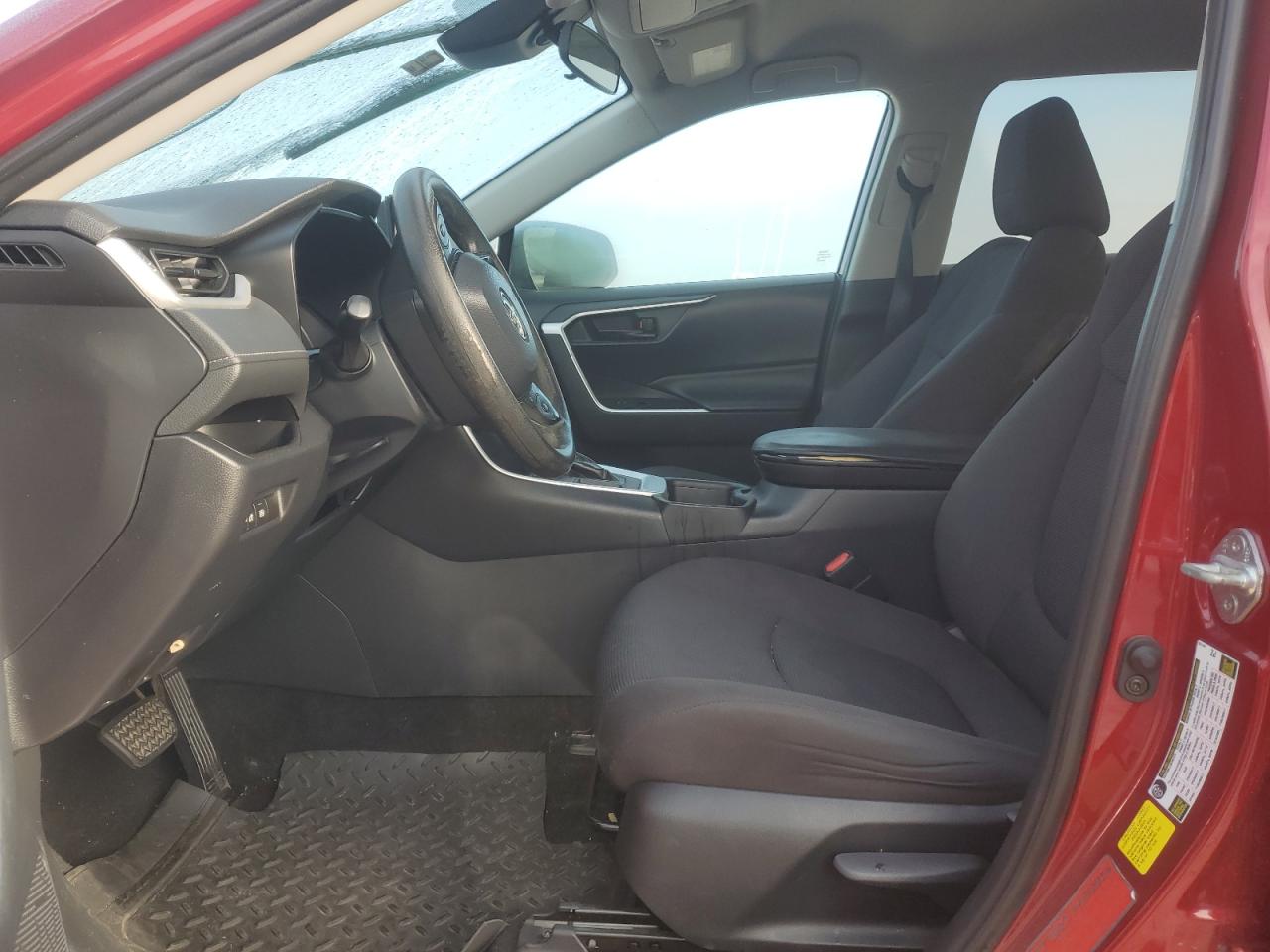 Toyota RAV4 Le Image 4