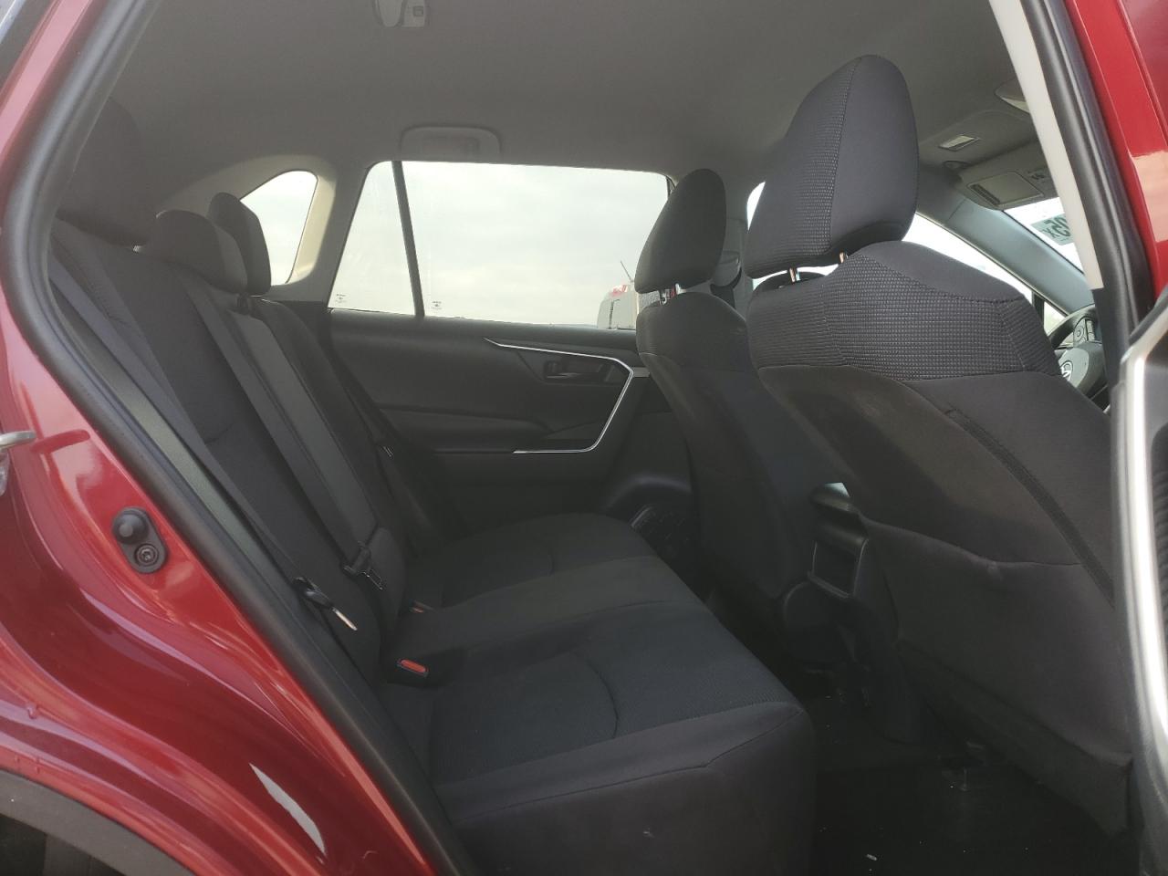 Toyota RAV4 Le Image 7