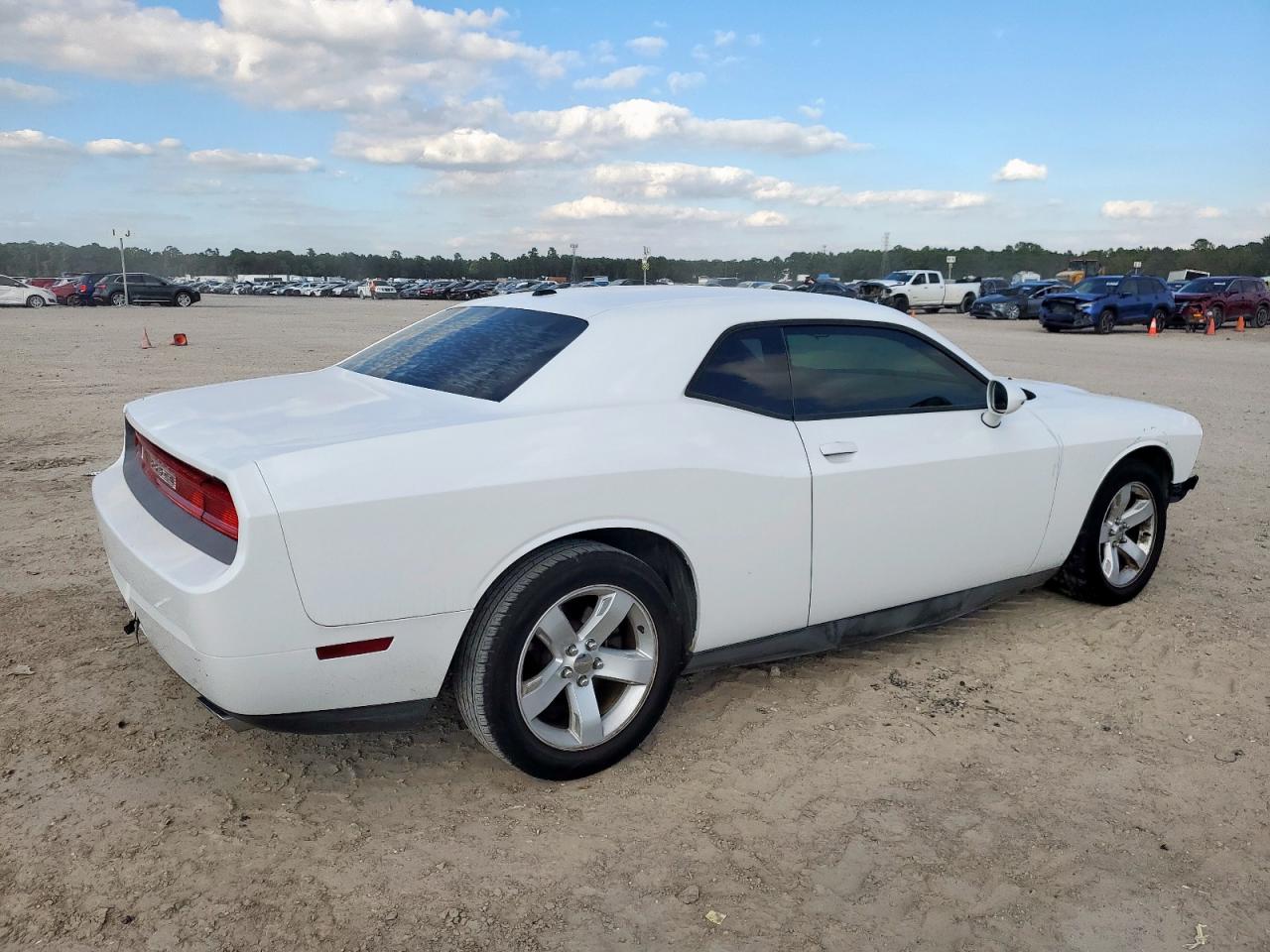 Dodge Challenger Sxt Image 2