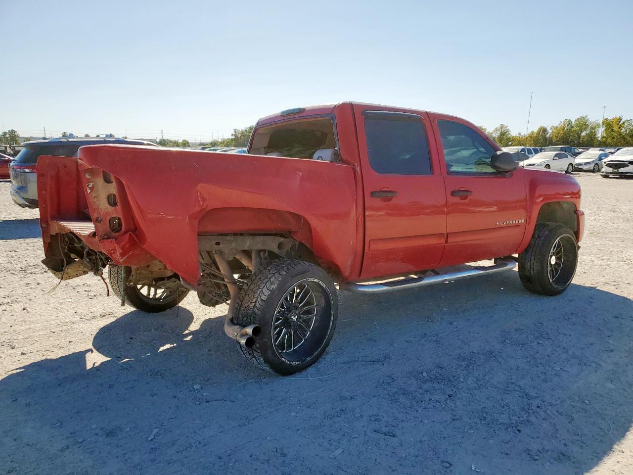 Chevrolet Silverado C1500 Crew Cab Image 2