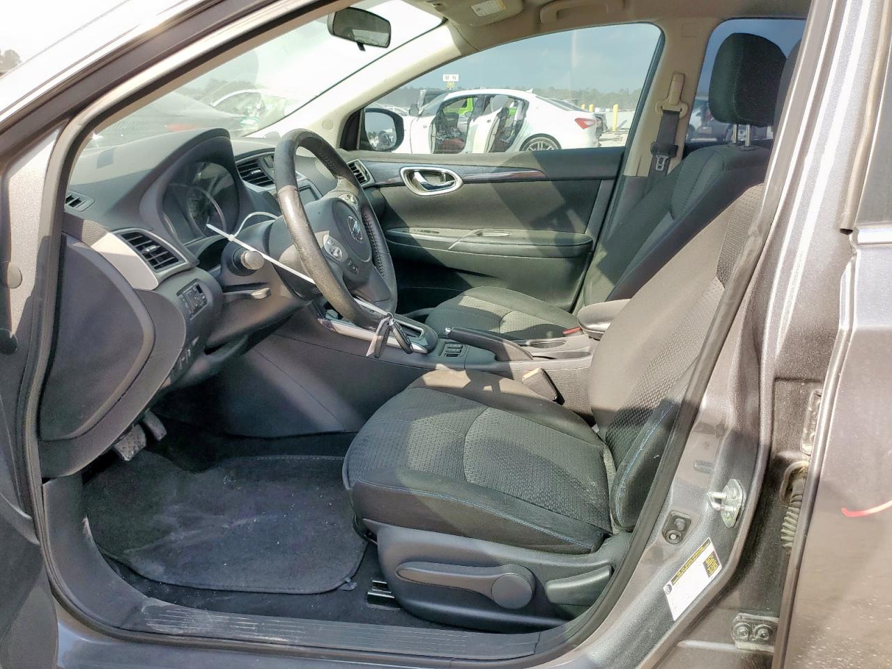 Nissan Sentra S Image 7